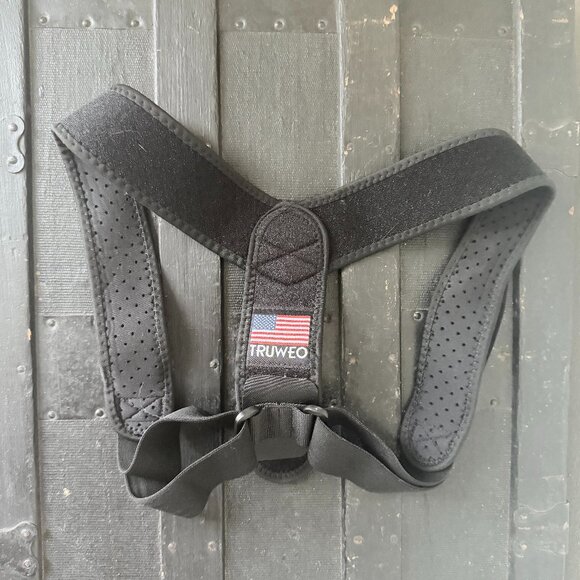 Truweo Posture Corrector For Men Or Women - Upper Back Brace Made in USA - Picture 1 of 6